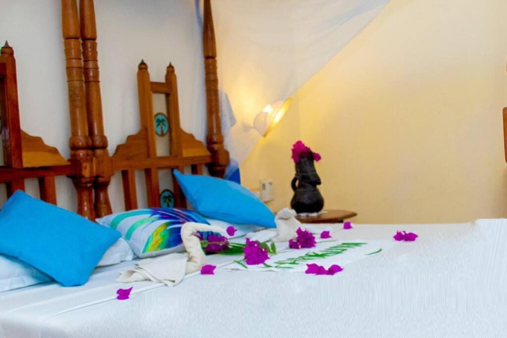Tembo Beach Cottage Malindi Exterior foto